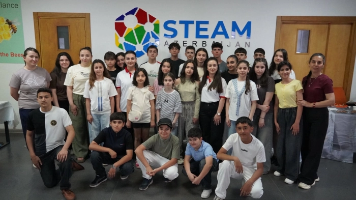 Sumqayıt STEAM Mərkəzində məktəblilərin iştirakı ilə “Sahibkarlıq bacarıqları” proqramı üzrə sərgi keçirilib.