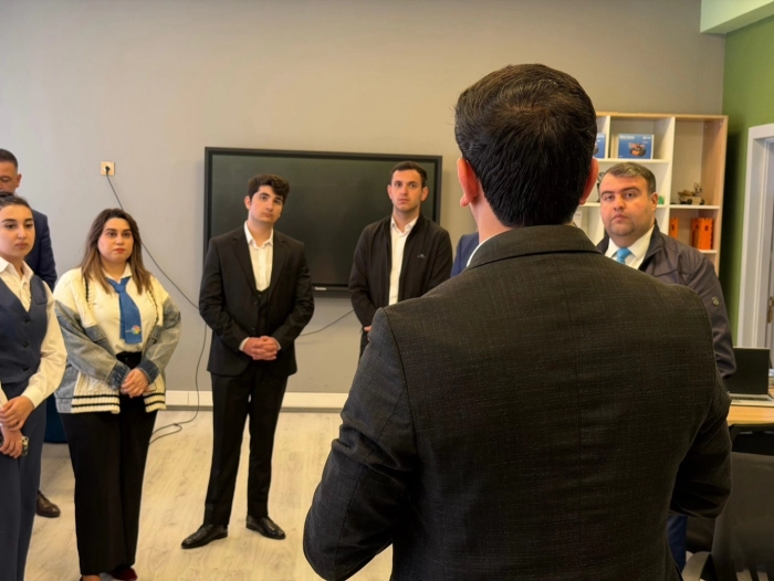  "İnnovasiya və yaradıcılıq" ayı çərçivəsində Bərdə regional “ASAN xidmət” əməkdaşları və könüllüləri Bərdə STEAM Mərkəzində ekskursiyada olublar...