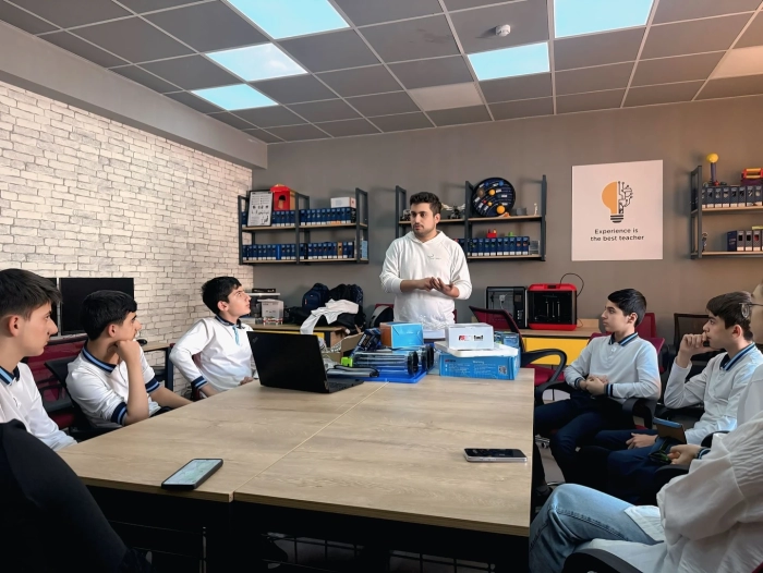  STEAM Azərbaycan mütəxəssisləri tərəfindən Xırdalan 3 saylı STEAM Mərkəzində metodik dəstək məqsədli təlim təşkil olunub.